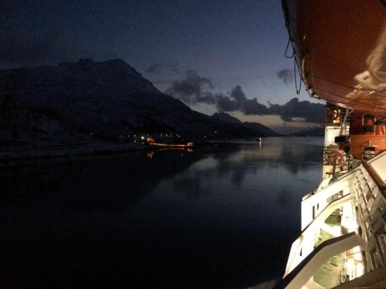 Nous sortons du Raftsundset, un détroit entre les Vesterålen et le Lofoten
