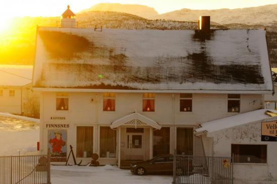 Finnsnes, arrêt fret d'environ 20 mn