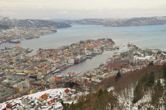 012 Bergen et son fjord depuis le mont Fløyen