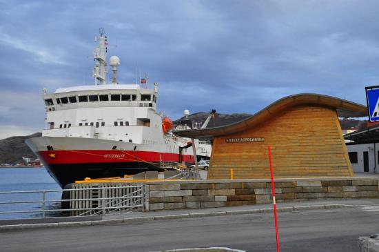 Le MS Vesterålen à quai à Bodø