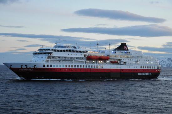 Nous croisons le MS Finmarken